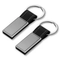 Chaveiro  personalizado com acabamento em níquel brilhante e detalhes em PU, ideal para brindes corporativos que combinam funcionalidade e elegância. Com design sofisticado, é perfeito para ações promocionais que destacam sua marca com estilo. O chaveiro acompanha uma caixa com berço aveludado, garantindo uma apresentação premium que valoriza ainda mais o presente. Personalize com o logotipo da sua empresa e ofereça um brinde refinado e durável para clientes e parceiros.