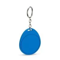 Chaveiro em PVC expandido de textura emborrachada com argola e corrente metálicos.