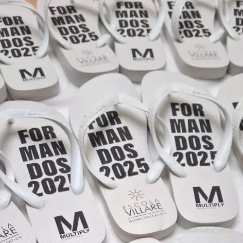 Chinelo personalizado - Personalize seus passos, marque sua história! Nossas Havaianas personalizadas recebem estampas exclusivas  na sola, perfeitas para casamentos, eventos corporativos ou para expressar seu estilo. Conforto, qualidade e personalização em um só produto!