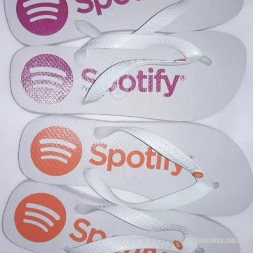 Chinelo personalizado - Personalize seus passos, marque sua história! Nossas Havaianas personalizadas recebem estampas exclusivas  na sola, perfeitas para casamentos, eventos corporativos ou para expressar seu estilo. Conforto, qualidade e personalização em um só produto!