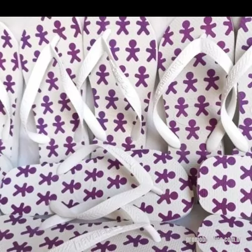 Chinelo personalizado - Personalize seus passos, marque sua história! Nossas Havaianas personalizadas recebem estampas exclusivas  na sola, perfeitas para casamentos, eventos corporativos ou para expressar seu estilo. Conforto, qualidade e personalização em um só produto! Etiquetas personalizadas nas correias são cobradas a parte.