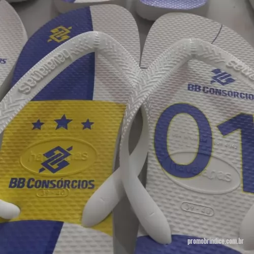 Chinelo personalizado - Havaianas Personalizadas  Transforme um clássico em algo único! Nossas Havaianas personalizadas recebem estampas exclusivas em transfer na sola, perfeitas para presentes, eventos, empresas ou para expressar seu estilo. Conforto, qualidade e personalização em um só produto. ?????