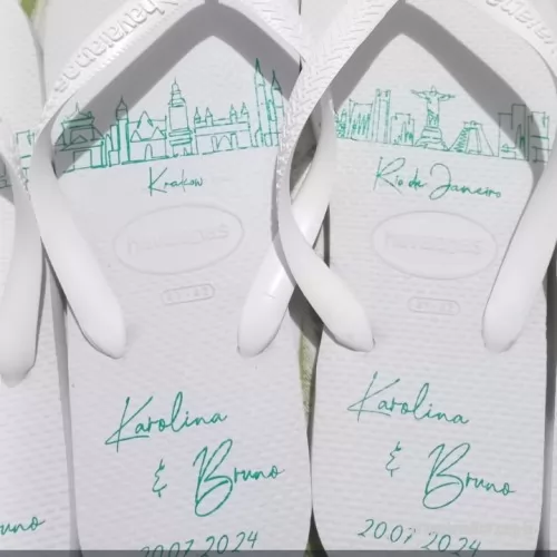 Chinelo personalizado - Personalize seus passos, marque sua história! Nossas Havaianas personalizadas recebem estampas exclusivas  na sola, perfeitas para casamentos, eventos corporativos ou para expressar seu estilo. Conforto, qualidade e personalização em um só produto!