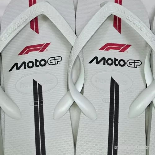 Chinelo personalizado - Personalize seus passos, marque sua história! Nossas Havaianas personalizadas recebem estampas exclusivas  na sola, perfeitas para casamentos, eventos corporativos ou para expressar seu estilo. Conforto, qualidade e personalização em um só produto! Etiquetas emborrachadas nas correias são cobradas a parte.