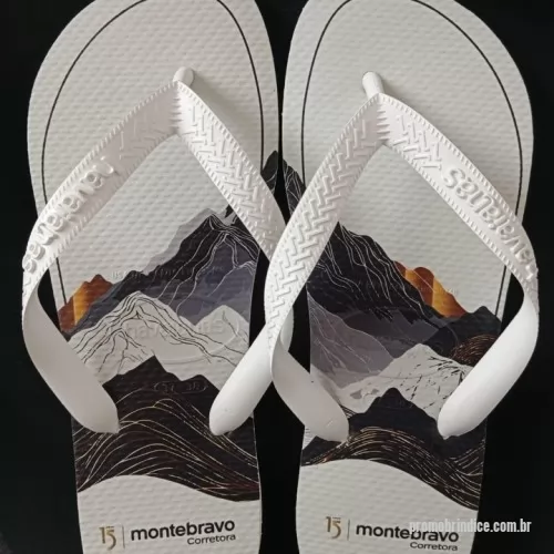 Chinelo personalizado - Personalize seus passos, marque sua história! Nossas Havaianas personalizadas recebem estampas exclusivas  na sola, perfeitas para casamentos, eventos corporativos ou para expressar seu estilo. Conforto, qualidade e personalização em um só produto! Etiquetas emborrachadas nas correias são cobradas a parte.