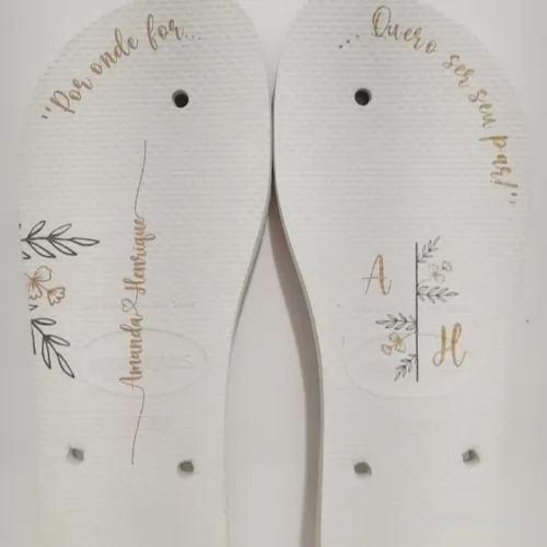 Chinelo personalizado - Personalize seus passos, marque sua história! Nossas Havaianas personalizadas recebem estampas exclusivas  na sola, perfeitas para casamentos, eventos corporativos ou para expressar seu estilo. Conforto, qualidade e personalização em um só produto! Etiquetas emborrachadas nas correias são cobradas a parte.