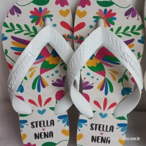 Chinelo personalizado - Personalize seus passos, marque sua história! Nossas Havaianas personalizadas recebem estampas exclusivas  na sola, perfeitas para casamentos, eventos corporativos ou para expressar seu estilo. Conforto, qualidade e personalização em um só produto! Etiquetas emborrachadas nas correias são cobradas a parte.