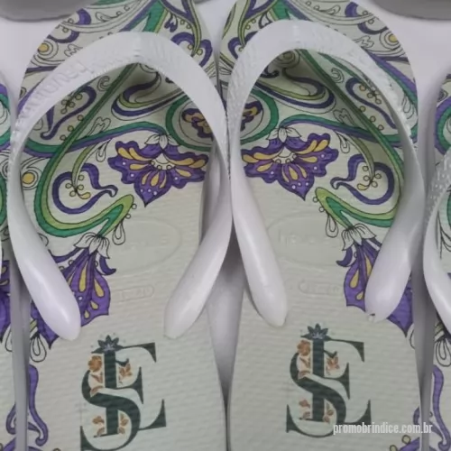 Chinelo personalizado - Personalize seus passos, marque sua história! Nossas Havaianas personalizadas recebem estampas exclusivas  na sola, perfeitas para casamentos, eventos corporativos ou para expressar seu estilo. Conforto, qualidade e personalização em um só produto! Etiquetas emborrachadas nas correias são cobradas a parte.