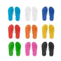 Chinelos confortáveis com sola em PE e tira em PVC. Disponível numa variada gama de cores. Tamanhos disponíveis: P/M (36 ao 39). Fornecidos em polybag. P/M