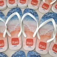 Personalize seus passos, marque sua história! Nossas Havaianas personalizadas recebem estampas exclusivas  na sola, perfeitas para casamentos, eventos corporativos ou para expressar seu estilo. Conforto, qualidade e personalização em um só produto!
