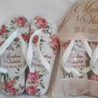 Personalize seus passos, marque sua história! Nossas Havaianas personalizadas recebem estampas exclusivas  na sola, perfeitas para casamentos, eventos corporativos ou para expressar seu estilo. Conforto, qualidade e personalização em um só produto!