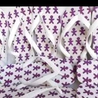 Personalize seus passos, marque sua história! Nossas Havaianas personalizadas recebem estampas exclusivas  na sola, perfeitas para casamentos, eventos corporativos ou para expressar seu estilo. Conforto, qualidade e personalização em um só produto! Etiquetas personalizadas nas correias são cobradas a parte.