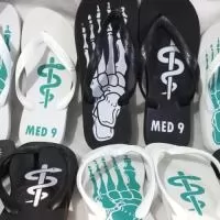 Personalize seus passos, marque sua história! Nossas Havaianas personalizadas recebem estampas exclusivas  na sola, perfeitas para casamentos, eventos corporativos ou para expressar seu estilo. Conforto, qualidade e personalização em um só produto!