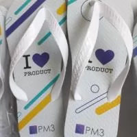 Chinelos personalizados com estampa exclusiva na sola, unindo conforto, estilo e originalidade. Perfeitos para presentes, eventos, brindes e para quem deseja um produto único.