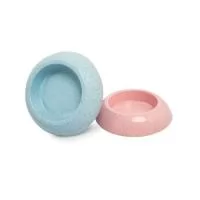 Feito de fibra de arroz e polipropileno está disponível em duas cores marcantes, a tigela pet é a escolha perfeita para quem quer facilitar a alimentação do seu amigo animal com muito mais conforto e praticidade. Seu formato circular garante maior estabilidade, tornando as refeições ainda mais tranquilas. Porque alimentar seu pet com carinho e qualidade é essencial!