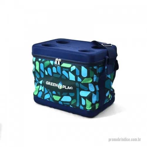 Cooler personalizado - Cooler em formato Retangular que comporta 24 latinhas e mais espaço para gelo, conservando as bebidas bem geladas graças ao seu interior de propriedade térmica. Perfeito para presentear públicos que apreciem itens funcionais, originais e de grande praticidade.  Logomarca em relevo na tampa e arte no corpo impressa em trasnfer em transfer sublimático sem limite de cores, agregando valor e qualidade ao produto promocional. Maneira criativa de divulgar sua marca e automaticamente levá-la do ambiente corporativo até os momentos de lazer de seus colaboradores. Associe seus produtos à bons momentos: solicite já um orçamento!