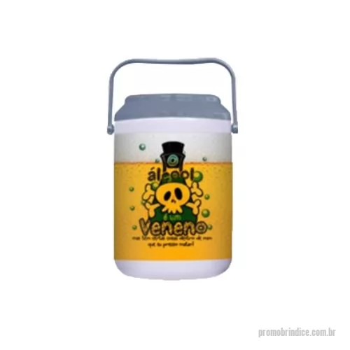 Cooler personalizado - Cooler Isotérmico Inter com capacidade para até 16 a 18 latas serve também como porta garrafas e balde de gelo- com alça rígida articulada e fixa nas laterais do corpo- tampa com duas cavidades porta latas ou copos- produzido em PP / polipropileno de cor branca com parede dupla + isopor- corpo revestido em adesivo com impressão digital de alta resolução em 360º em cores a traço / chapadas ou em cromia do tipo imagem.
