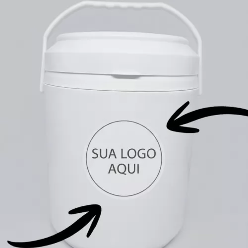 Cooler personalizado - Cooler Térmico 12 Latas com excelente capacidade e ampla área para personalização. Ideal para campanhas promocionais, eventos corporativos, brindes e ações de relacionamento. Mantém as bebidas geladas por mais tempo e garante maior visibilidade para sua marca em momentos de lazer, viagens e confraternizações. Um brinde útil, durável e de grande impacto promocional.