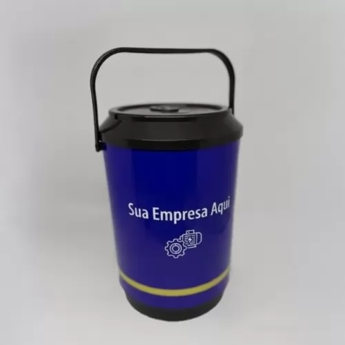 Cooler personalizado - Cooler Térmico 8 Latas com personalização exclusiva para destacar a sua marca. Compacto, prático e funcional, possui uma ampla área para aplicação da sua logo ou identidade visual, garantindo maior visibilidade em momentos de lazer, viagens, confraternizações e eventos. Ideal para ações promocionais, brindes corporativos e campanhas de marketing, é uma opção útil e de grande impacto para fortalecer a presença da sua empresa junto a clientes e parceiros.