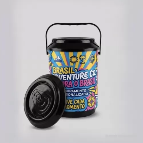 Cooler personalizado - Destaque sua empresa com um brinde útil, moderno e de grande impacto visual. O Cooler Térmico para 10 Latas é ideal para ações promocionais, eventos corporativos, convenções, campanhas de relacionamento e presentes de fim de ano. Com excelente capacidade de armazenamento, ele mantém bebidas geladas por mais tempo e oferece uma ampla área para personalização, garantindo que sua marca esteja presente nos momentos de lazer, confraternização e descontração dos seus clientes, colaboradores e parceiros. - Capacidade para até 10 latas?- Excelente área para personalização da marca?- Ideal para brindes corporativos e ações promocionais?- Prático, resistente e fácil de transportar?-Valoriza sua marca e aumenta sua visibilidade Transforme um simples brinde em uma experiência memorável e fortaleça o relacionamento com quem mais importa para o seu negócio.