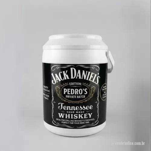 Cooler personalizado - Cooler Térmico 16 Latas personalizado, ideal para brindes de maior impacto, eventos e campanhas promocionais. Com alta capacidade e ampla área para personalização, mantém as bebidas geladas por mais tempo e destaca a sua marca em momentos de lazer, confraternização e celebração. 