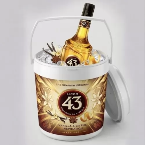 Cooler personalizado - Cooler Térmico 16 Latas personalizado, ideal para brindes de maior impacto, eventos e campanhas promocionais. Com alta capacidade e ampla área para personalização, mantém as bebidas geladas por mais tempo e destaca a sua marca em momentos de lazer, confraternização e celebração. 