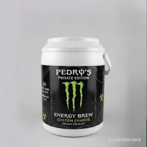 Cooler personalizado - Cooler Térmico Personalizado para 16 Latas, com capacidade de 12 litros e ampla área para personalização. Ideal para brindes, eventos e ações promocionais, mantém as bebidas geladas por mais tempo e garante destaque para sua marca. Resistente e espaçoso, possui dimensões de 378 mm de altura x 265 mm de diâmetro e peso aproximado de 1,640 kg. 