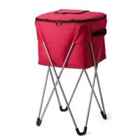 O cooler perfeito para eventos ao ar livre! Com uma impressionante capacidade de 62 litros, este cooler é produzido em poliéster com revestimento térmico em PEVA atóxico e soldado, garantindo que não haja vazamentos. Ideal para festas, ele cumpre perfeitamente o papel de manter as bebidas geladas, podendo até mesmo adicionar gelo em seu interior. Para preservar ainda mais a temperatura durante o uso, há uma pequena tampa de fácil acesso, evitando a necessidade de abrir o cooler completamente. Com um pedestal metálico de manuseio prático e sustentação firme, o cooler acompanha um estojo de poliéster para manter tudo organizado e pronto para o