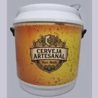 Cooler Térmico 24 Latas personalizado, perfeito para eventos, ações promocionais e brindes corporativos de alto impacto. Com grande capacidade e ampla área para personalização, mantém as bebidas geladas por mais tempo e garante máxima visibilidade para a sua marca em qualquer ocasião. 