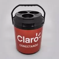 Cooler Térmico 12 Latas personalizado, ideal para ações promocionais, eventos e brindes corporativos. Com excelente capacidade e ampla área para personalização, mantém as bebidas geladas por mais tempo e proporciona grande visibilidade para a sua marca. 