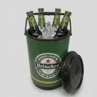 Cooler Térmico 8 Latas personalizado, ideal para brindes, eventos e ações promocionais. Compacto e prático, mantém as bebidas geladas por mais tempo e oferece excelente espaço para destacar a sua marca. Uma opção útil e atrativa para clientes, colaboradores e parceiros. 
