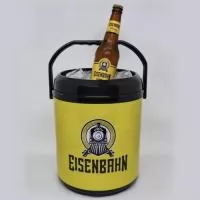 Cooler Térmico 12 Latas personalizado, ideal para ações promocionais, eventos e brindes corporativos. Com excelente capacidade e ampla área para personalização, mantém as bebidas geladas por mais tempo e proporciona grande visibilidade para a sua marca. 