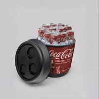 Cooler Térmico 24 Latas personalizado, perfeito para eventos, ações promocionais e brindes corporativos de alto impacto. Com grande capacidade e ampla área para personalização, mantém as bebidas geladas por mais tempo e garante máxima visibilidade para a sua marca em qualquer ocasião. 
