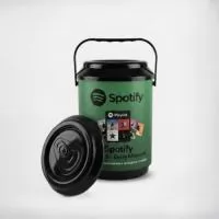 Cooler Térmico 10 Latas personalizado, perfeito para brindes corporativos, campanhas promocionais e eventos. Com maior capacidade e ampla área para personalização, mantém as bebidas geladas por mais tempo e garante destaque para a sua marca em diversos momentos do dia a dia. 