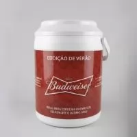 Cooler Térmico 16 Latas personalizado, ideal para brindes de maior impacto, eventos e campanhas promocionais. Com alta capacidade e ampla área para personalização, mantém as bebidas geladas por mais tempo e destaca a sua marca em momentos de lazer, confraternização e celebração. 