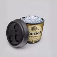 Cooler Térmico 24 Latas personalizado, perfeito para eventos, ações promocionais e brindes corporativos de alto impacto. Com grande capacidade e ampla área para personalização, mantém as bebidas geladas por mais tempo e garante máxima visibilidade para a sua marca em qualquer ocasião. 