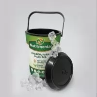 Cooler Térmico Personalizado para 8 Latas, com capacidade de 4,5 litros e ampla área para personalização. Ideal para brindes, eventos e ações promocionais, mantém as bebidas geladas por mais tempo e garante destaque para sua marca. Leve, resistente e prático, possui dimensões de 290 mm de altura x 190 mm de diâmetro e peso aproximado de 0,615 kg.