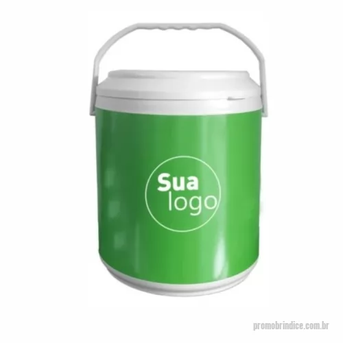 Cooler térmico personalizado - Cooler Lata Térmico 6 Latas Personalizado: Bebidas Geladas em Qualquer Lugar!  Apresentamos o Cooler Lata Térmico 6 Latas Personalizado, a solução perfeita para quem busca praticidade e bebidas geladas em qualquer lugar. Ideal para churrascos, piqueniques, eventos esportivos ou como um brinde especial, este cooler térmico garante que suas bebidas permaneçam na temperatura ideal por mais tempo.  Características Capacidade ideal: 4,5 litros, perfeito para acomodar 6 latas de bebida. Design compacto e portátil: 22cm de diâmetro x 28cm de altura, fácil de transportar e armazenar. Isolamento térmico eficiente: Mantém suas bebidas geladas por mais tempo, ideal para eventos ao ar livre. Material resistente: Fabricado com materiais de alta qualidade para garantir durabilidade e resistência ao uso diário. Personalização exclusiva: Adicione sua marca, logo, nome ou mensagem e transforme o cooler térmico em um brinde útil e memorável para seus clientes, colaboradores ou eventos. Vantagens Pratici