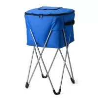 O cooler perfeito para eventos ao ar livre! Com uma impressionante capacidade de 62 litros, este cooler é produzido em poliéster com revestimento térmico em PEVA atóxico e soldado, garantindo que não haja vazamentos. Ideal para festas, ele cumpre perfeitamente o papel de manter as bebidas geladas, podendo até mesmo adicionar gelo em seu interior. Para preservar ainda mais a temperatura durante o uso, há uma pequena tampa de fácil acesso, evitando a necessidade de abrir o cooler completamente. Com um pedestal metálico de manuseio prático e sustentação firme, o cooler acompanha um estojo de poliéster para manter tudo organizado e pronto para o próximo evento.  Altura :  80 cm  Largura :  46 cm  Profundidade :  45 cm