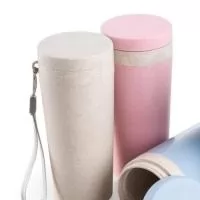 Copo de fibra de Bambu, capacidade de 350 ml com parede dupla e alça, tampa elegante e rosqueável, conserva temperatura em ate 2 horas..