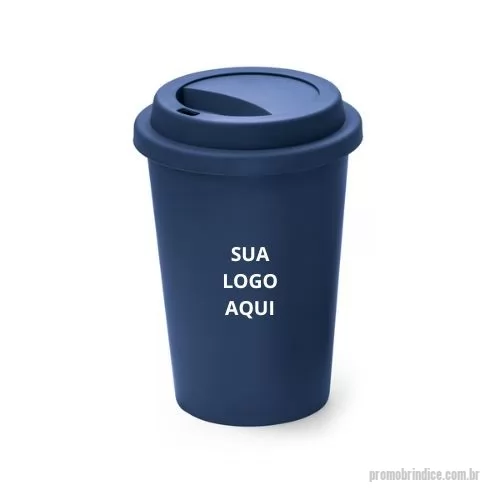 Copo bucks personalizado - O Copo de Viagem em PP é prático e funcional, ideal para acompanhar você no trabalho, passeios ou atividades ao ar livre. Produzido em polipropileno (PP), possui tampa segura e corpo resistente, garantindo durabilidade e conforto no uso diário. Com capacidade de até 450 mL, é certificado com EU Food Grade, assegurando qualidade e segurança alimentar. Um brinde corporativo versátil e moderno, que pode ser personalizado em Silk Screen (1 cor), destacando sua marca de forma elegante e impactante.  Dimensões:  ø90 x 135 mm