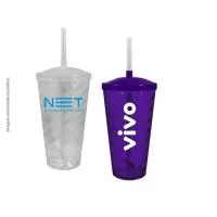 Capacidade para 600ml. Design moderno e acabamento impecável, o Copo Twist com Tampa e Canudo é feito em Plástico Premium (PS), atóxico, com parede de 2mm de espessura que garante um produto robusto de alta qualidade, transparência impecável e cores vibrantes.