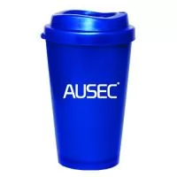 Capacidade 320ml. Copo Cancun MUG é feito em Plástico Premium (PP), atóxico, com tampa MUG, design moderno  e acabamento impecável. Pode ser usado com  bebida quente ou gelada, vai ao micro-ondas e a máquina de lavar louça.
