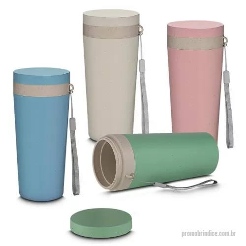 Copo ecológico personalizado - Copo plástico com parede dupla, produzido com fibra de trigo e plástico, com capacidade de 300ml, alça para transporte e tampa rosqueável.