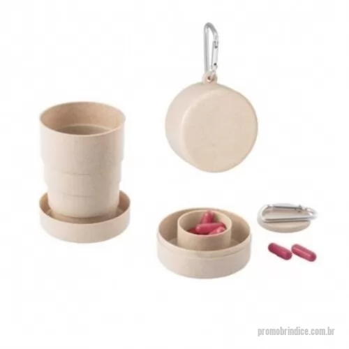 Copo ecológico personalizado - Copo de viagem retrátil em fibra de bambu (60%) e PP (40%) com capacidade até 210 mL. Incluso caixa para comprimidos e mosquetão. Certificação EU Food Grade. ø65 x 33 mm