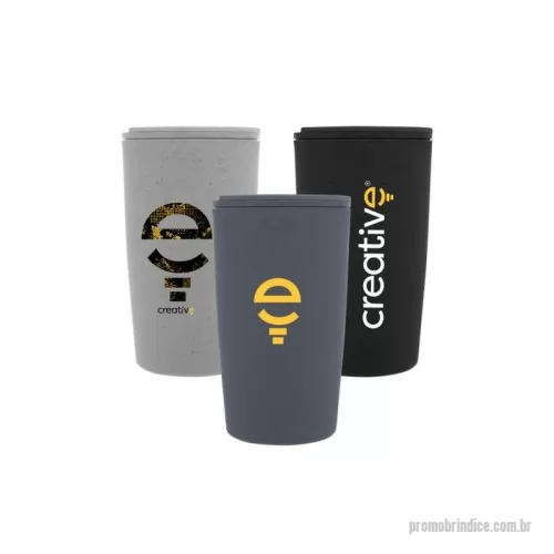 Copo ecológico personalizado - Copo produzido em polipropileno com fibra de trigo, livre de BPA e de fácil higienização. A estrutura de parede dupla ajuda a conservar a temperatura de bebidas quentes ou frias por mais tempo. Possui tampa rosqueável com vedação eficiente e abertura no bocal para uso prático em deslocamentos. Leve e resistente, é indicado para o dia a dia, escritório ou transporte de bebidas em ambientes externos.  Características: • Livre de BPA; • Capacidade: 450ml; • Material: polipropileno com fibra de trigo; • Tampa: rosqueável com bocal de abertura; • Cor: natural com pigmentação da fibra de trigo; • Estrutura: parede dupla para isolamento térmico.