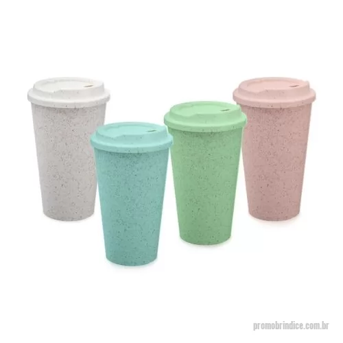 Copo ecológico personalizado - Descrição: Copo fibra de arroz com capacidade de 550ml. Feito em polipropileno atóxico, o copo possui tampa rosqueável com bocal.  Altura :  15,8 cm  Largura :  9,4 cm  Circunferência :  27,2 cm  Medidas aproximadas para gravação (CxL):  12 cm x 4 cm  Tamanho total aproximado  (CxL):  Diâmetro: 8,5 cm  Peso aproximado (g):  58