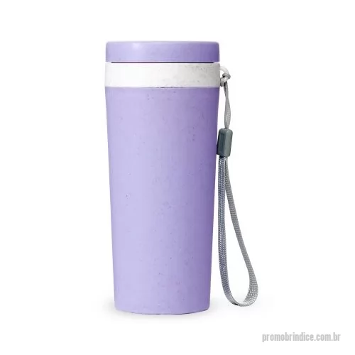 Copo ecológico personalizado - Copo isotérmico fibra de bambu 350ml com parede dupla e alça. Copo produzido em Polipropileno livre de BPA, possui uma tampa de vedação rosqueável e alça de nylon (removível) para transporte. Conserva a temperatura interna durante um período de 1 à 2 horas, mas não dispõe de isolamento térmico. O copo pode ser levado a lava-louças, geladeiras e micro-ondas.  Altura: 17 cm Largura: 7,8 cm Medidas aproximadas para gravação: (CxL): 13,5 cm x 5 cm Tamanho: (CxL): Cordão 11,2 cm