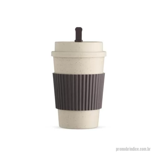 Copo ecológico personalizado - Copo em fibra de trigo livre de BPA, capacidade para até 450ml e tampa rosqueável com bocal. Acompanha mexedor e manga antiderrapante.