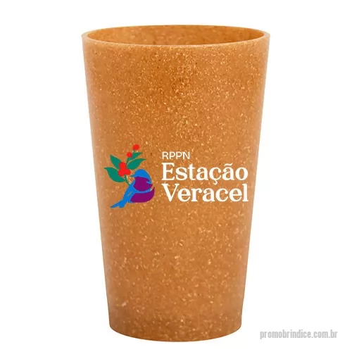 Copo ecológico personalizado - Copo Cancun GREEN, capacidade para 320 ml. Copo sustentável feito com 50% de fibra natural de coco ou madeira e 50% de Plástico Premium (PP), reduzindo a quantidade de plástico e reaproveitando resíduos